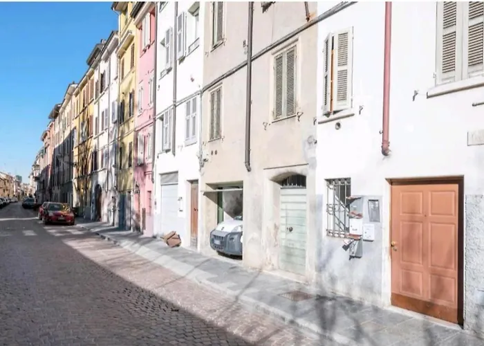 Apartament Centre With Patio Parma